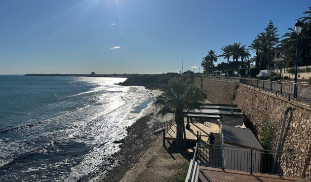 Resale - Villa -
Orihuela Costa - Costa Blanca