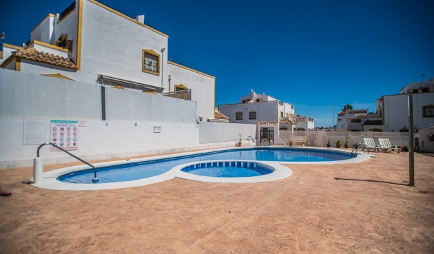 Resale - Villa -
Vistabella Golf Entre Naranjos - Inland