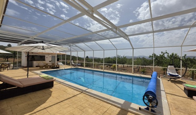Reventa - Villa -
Pinoso - Inland