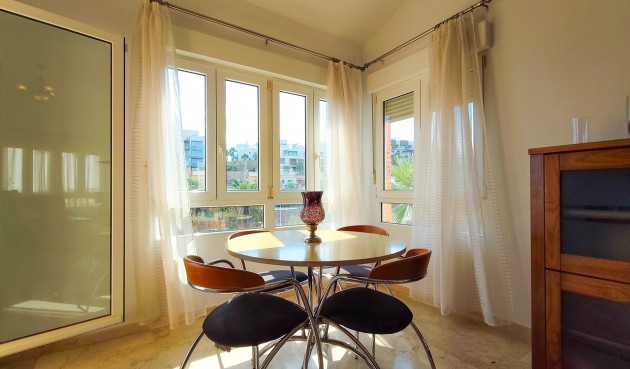 Resale - Villa -
Villamartin - Costa Blanca