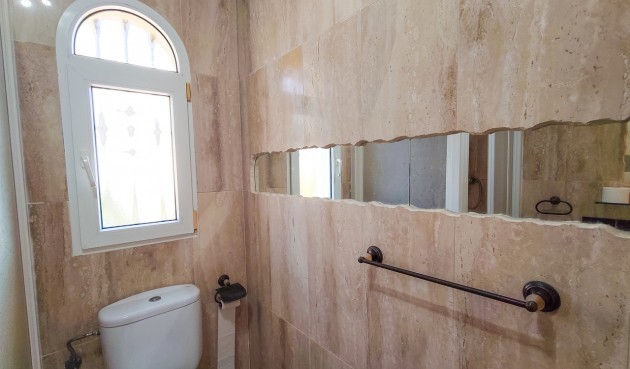 Resale - Villa -
Villamartin - Costa Blanca