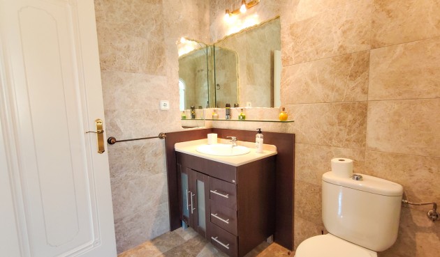 Resale - Villa -
Villamartin - Costa Blanca