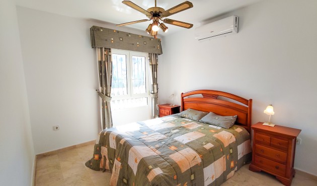 Resale - Villa -
Villamartin - Costa Blanca