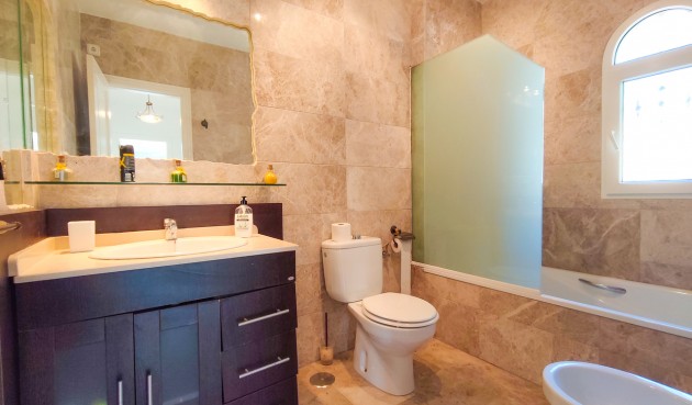 Resale - Villa -
Villamartin - Costa Blanca