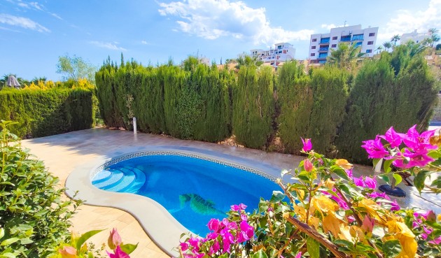 Resale - Villa -
Villamartin - Costa Blanca