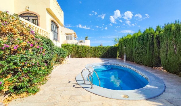 Resale - Villa -
Villamartin - Costa Blanca