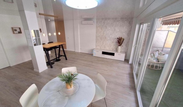 Resale - Apartment -
Torrevieja - Playa Acecion