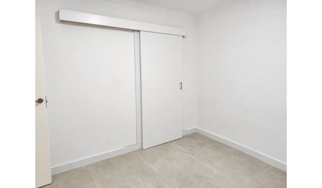 Resale - Bungalow -
Torrevieja - Costa Blanca