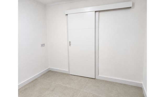 Resale - Bungalow -
Torrevieja - Costa Blanca