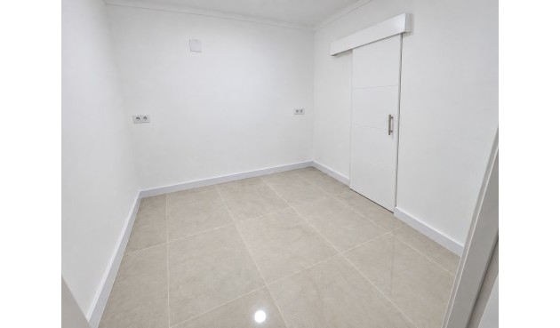 Resale - Bungalow -
Torrevieja - Costa Blanca