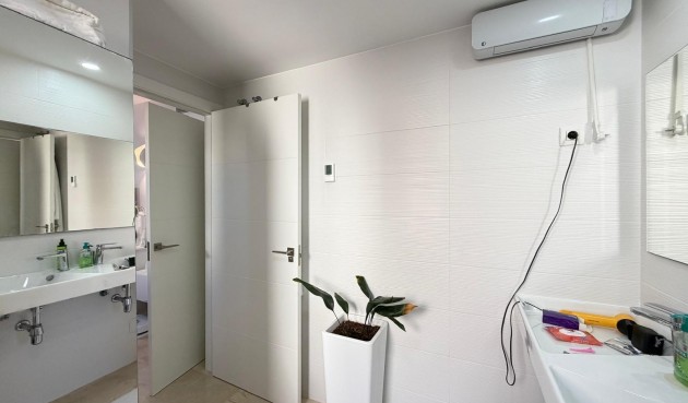 Resale - Apartment -
Torrevieja - Punta Prima