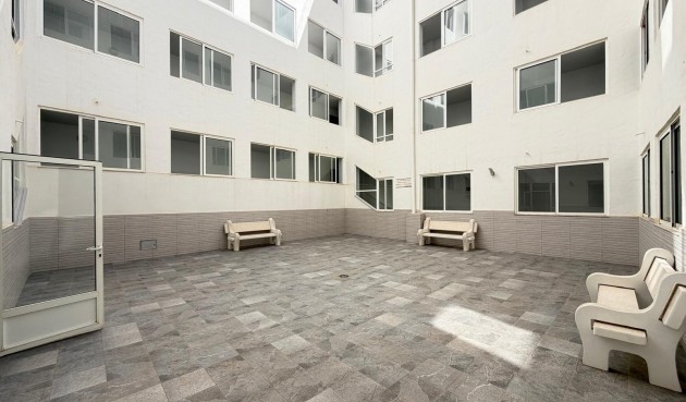 Resale - Apartment -
Torrevieja - Las Piscinas Naturales