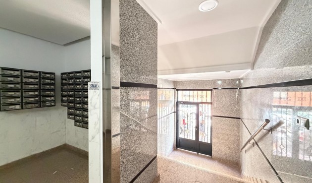 Resale - Apartment -
Torrevieja - Las Piscinas Naturales