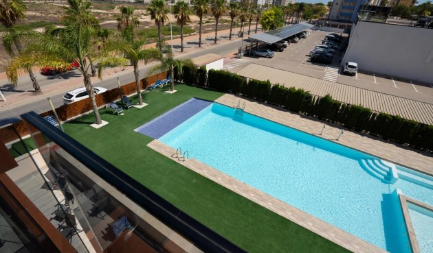 Resale - Apartment -
Guardamar del Segura - Puerto Deportivo