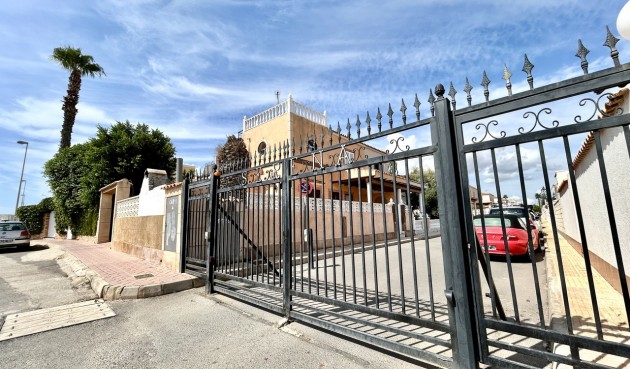 Resale - Town House -
Playa Flamenca - Costa Blanca