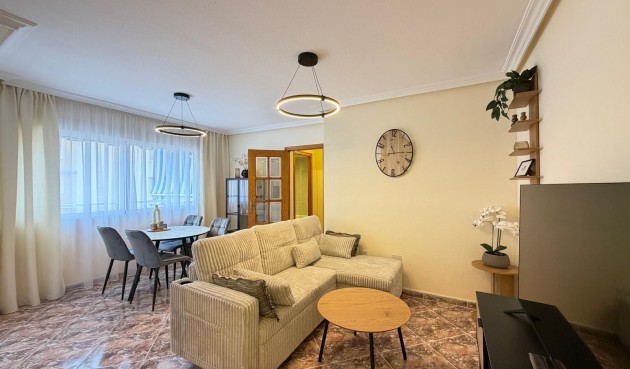 Resale - Apartment -
Torrevieja - Centro