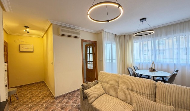 Resale - Apartment -
Torrevieja - Centro