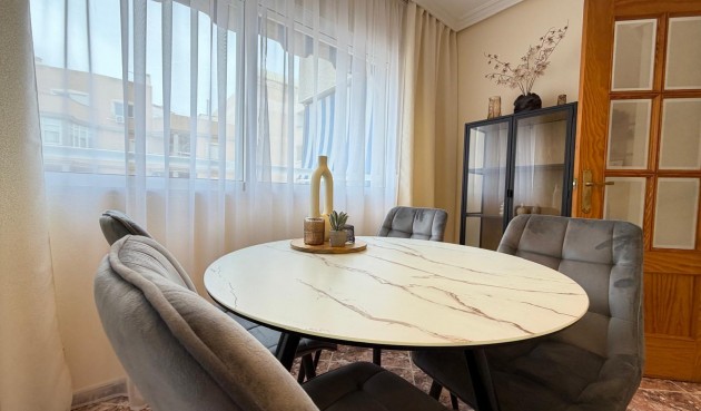 Resale - Apartment -
Torrevieja - Centro