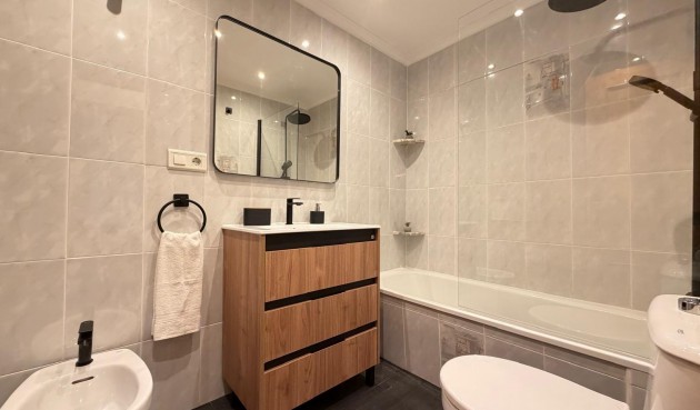 Resale - Apartment -
Torrevieja - Centro