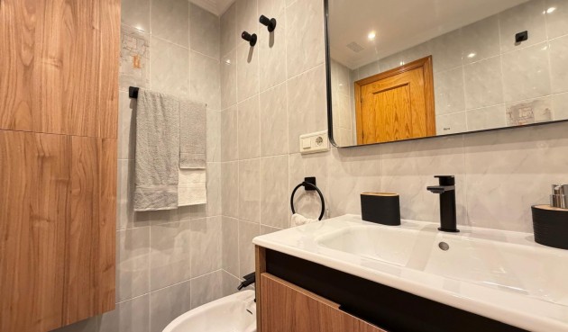 Resale - Apartment -
Torrevieja - Centro
