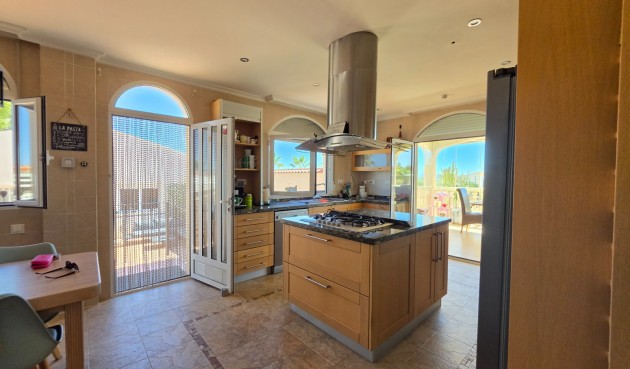Resale - Villa -
Pinoso - Inland