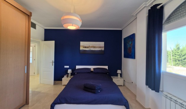 Resale - Villa -
Pinoso - Inland