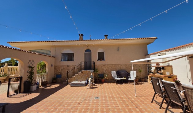 Resale - Villa -
Pinoso - Inland
