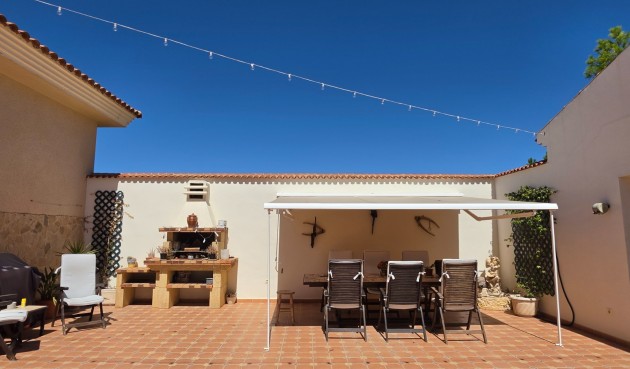 Resale - Villa -
Pinoso - Inland