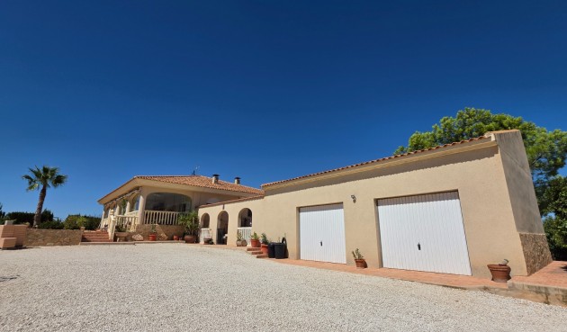 Resale - Villa -
Pinoso - Inland