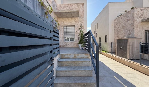 Resale - Town House -
Torrevieja - aguas nuevas