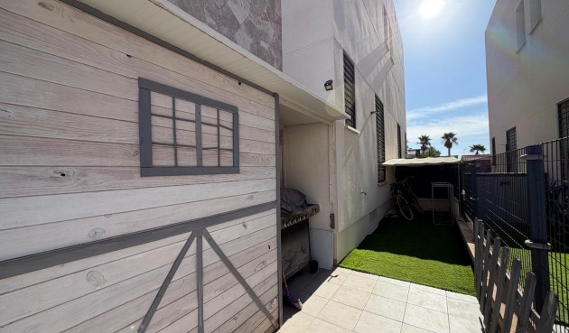 Resale - Town House -
Torrevieja - aguas nuevas