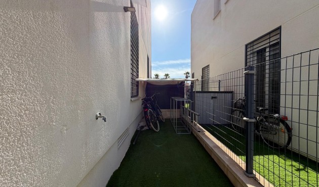 Resale - Town House -
Torrevieja - aguas nuevas