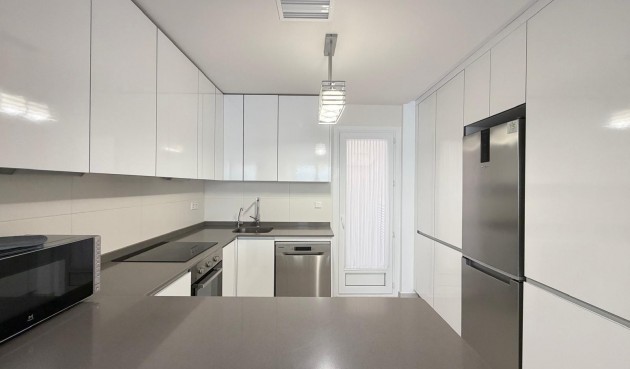 Resale - Town House -
Torrevieja - aguas nuevas
