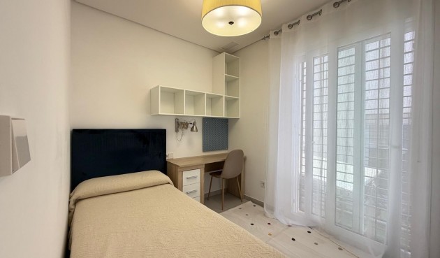 Resale - Town House -
Torrevieja - aguas nuevas