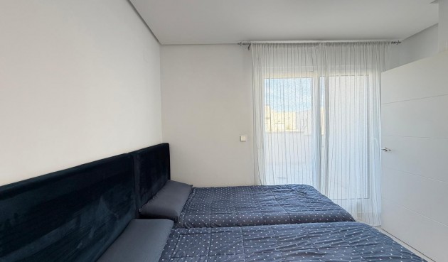 Resale - Town House -
Torrevieja - aguas nuevas