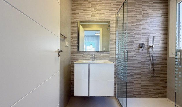 Resale - Town House -
Torrevieja - aguas nuevas