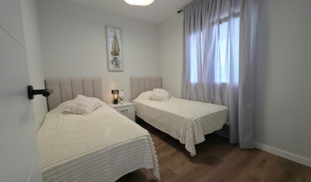 Resale - Bungalow -
Torrevieja - Zona Los Frutales
