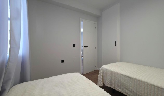 Resale - Bungalow -
Torrevieja - Zona Los Frutales