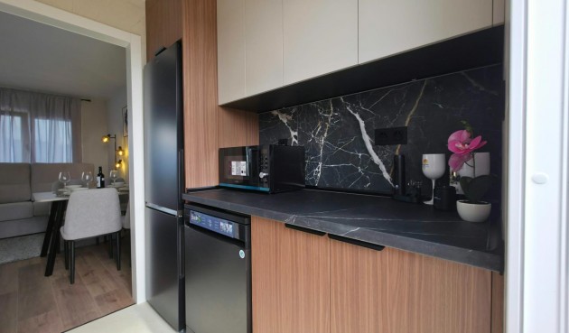 Resale - Bungalow -
Torrevieja - Zona Los Frutales