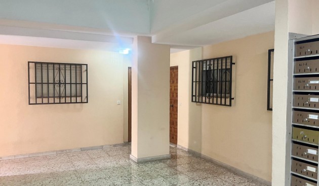 Resale - Apartment -
Guardamar del Segura - Centro