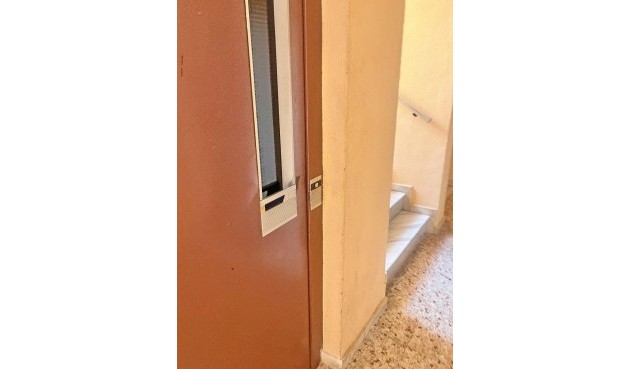 Resale - Apartment -
Guardamar del Segura - Centro