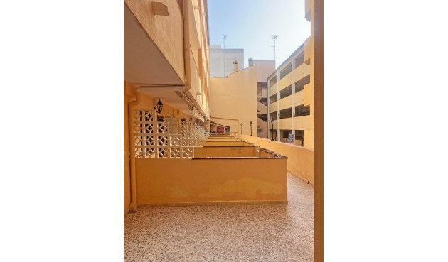 Resale - Apartment -
Guardamar del Segura - Centro