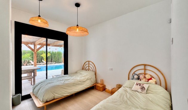 Resale - Villa -
Alicante - Costa Blanca