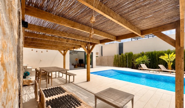 Resale - Villa -
Alicante - Costa Blanca