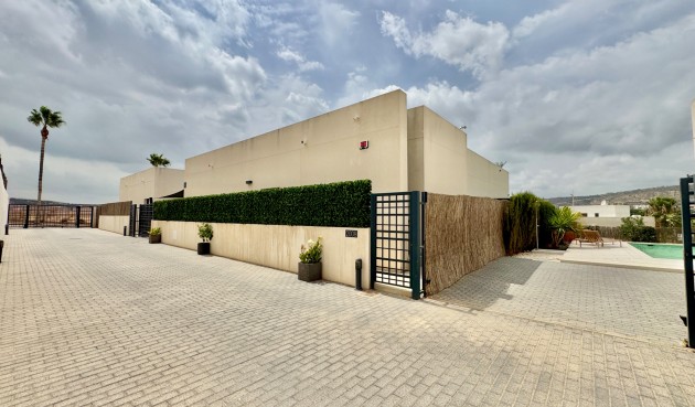 Resale - Villa -
Alicante - Costa Blanca