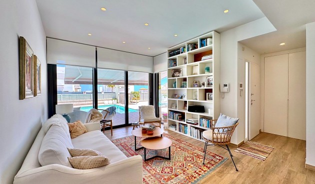 Resale - Villa -
San Miguel de Salinas - Bellavista