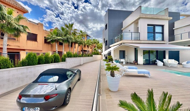 Resale - Villa -
San Miguel de Salinas - Bellavista