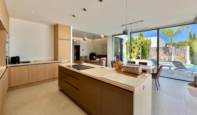 Resale - Villa -
Orihuela - Las Colinas Golf