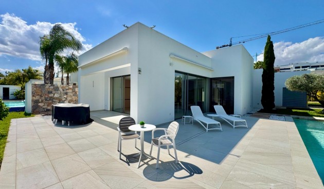 Resale - Villa -
Orihuela - Las Colinas Golf
