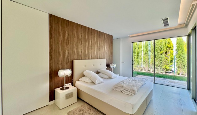 Resale - Villa -
Orihuela - Las Colinas Golf